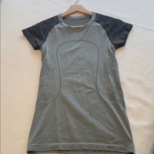 Lulu lemon workout tee